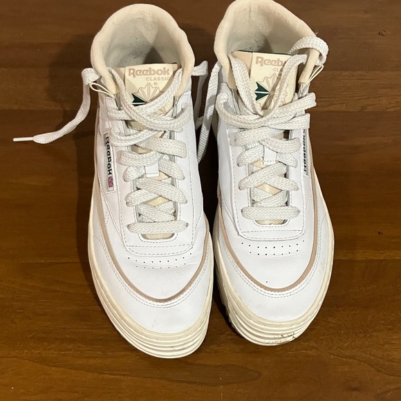 Reebok Classic women’s size 8.5 white with green high top platform gym shoes - Picture 1 of 6